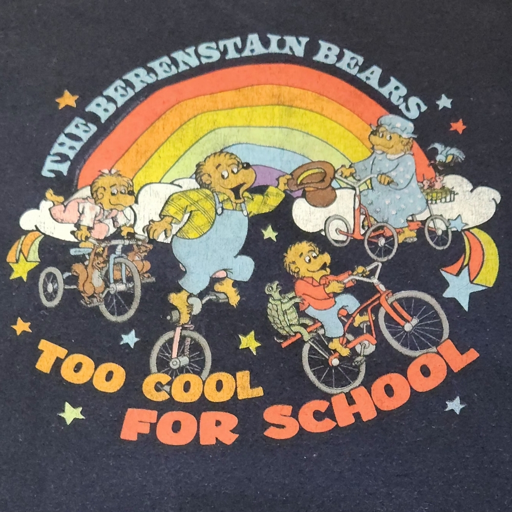 Berenstain Bears "Too Cool For School" graphic t-shirt Size Medium